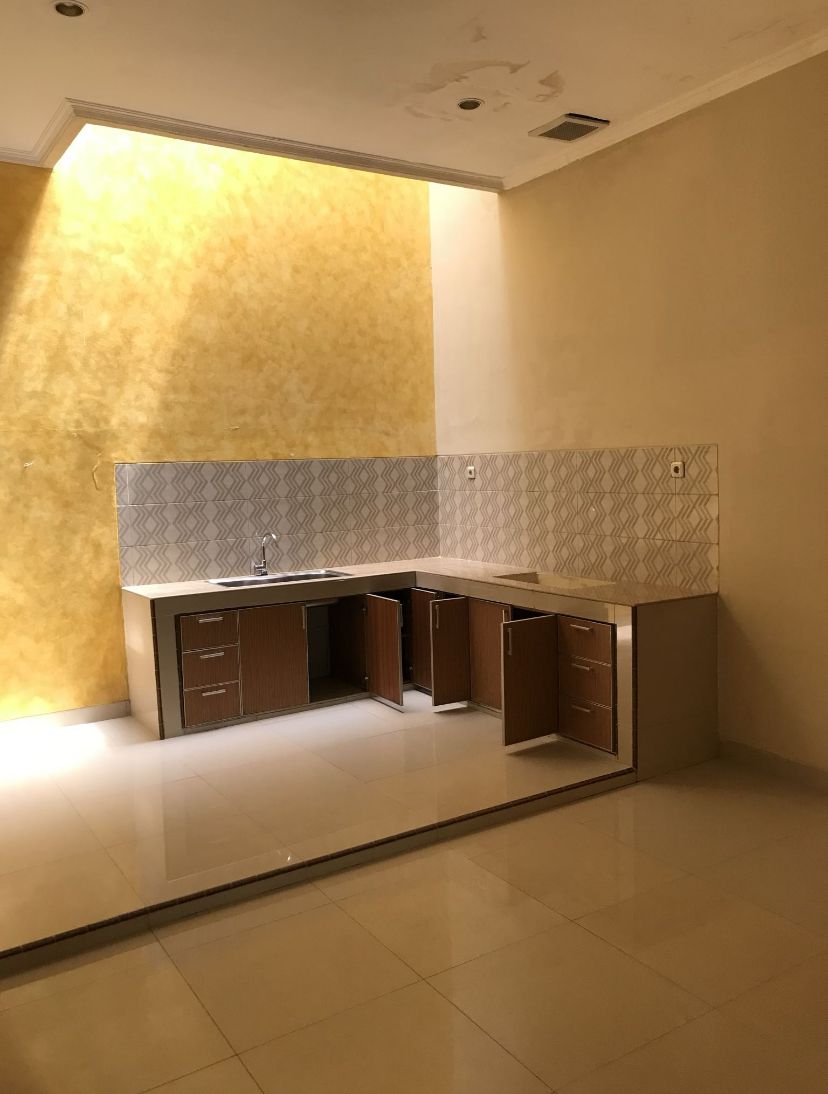 Rumah Disewakan Semi Furnished di Lippo Cikarang
